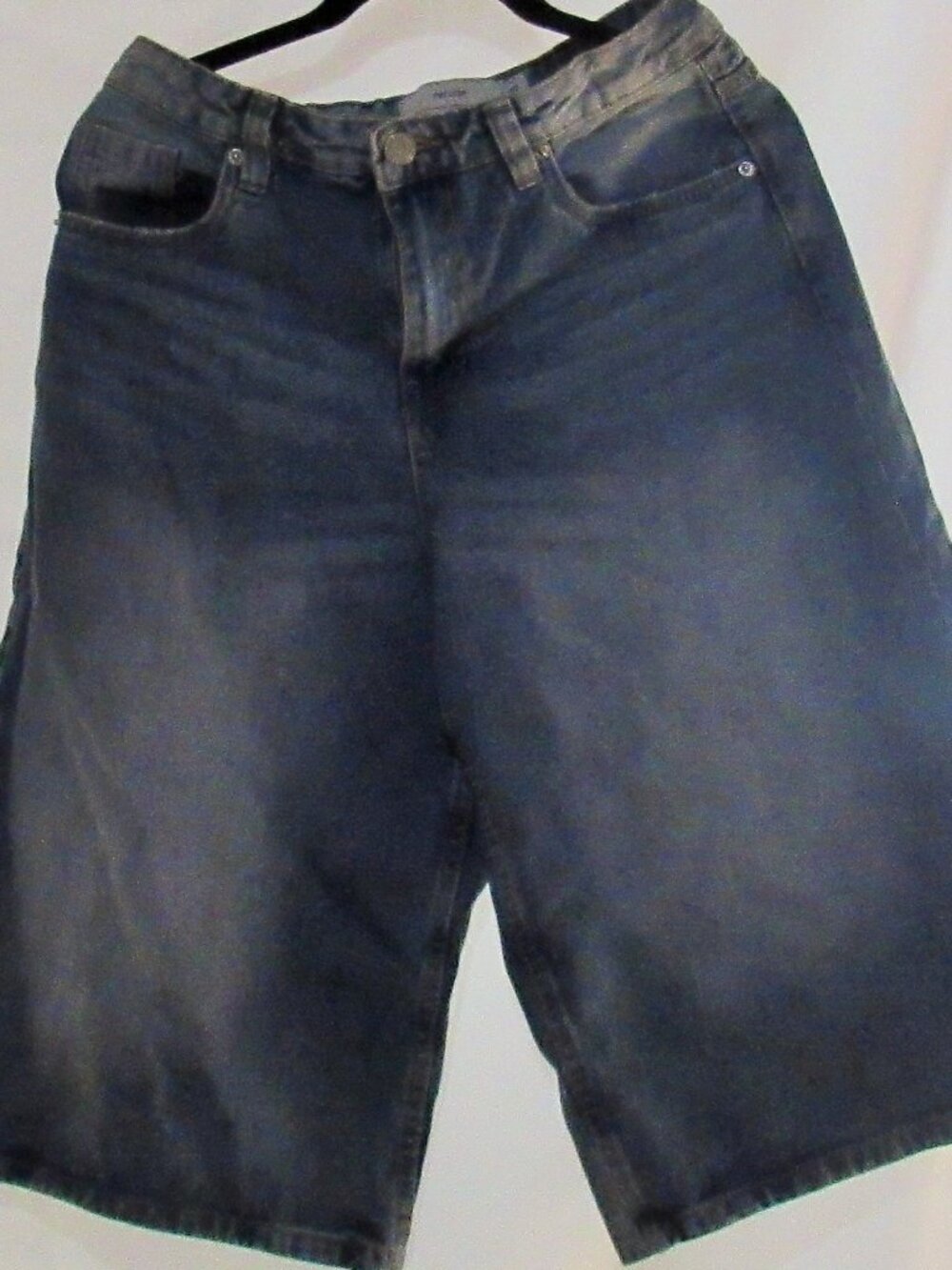Refuge Demin 03 / 30"x 16.5"  Wide Leg Capri, Slightly Distressed         ZA216